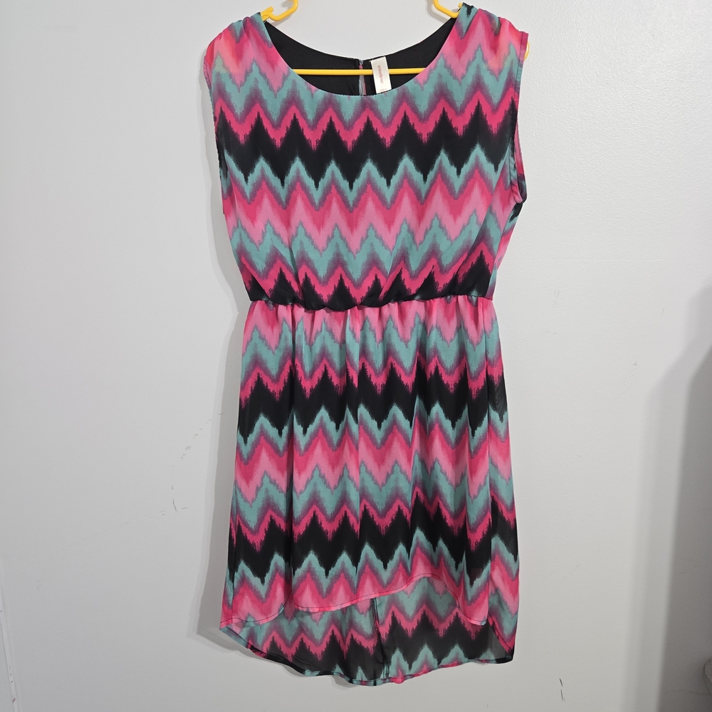 M#64 No Boundaries Size M Chevron Patterned Kids Dress - Pink and Black